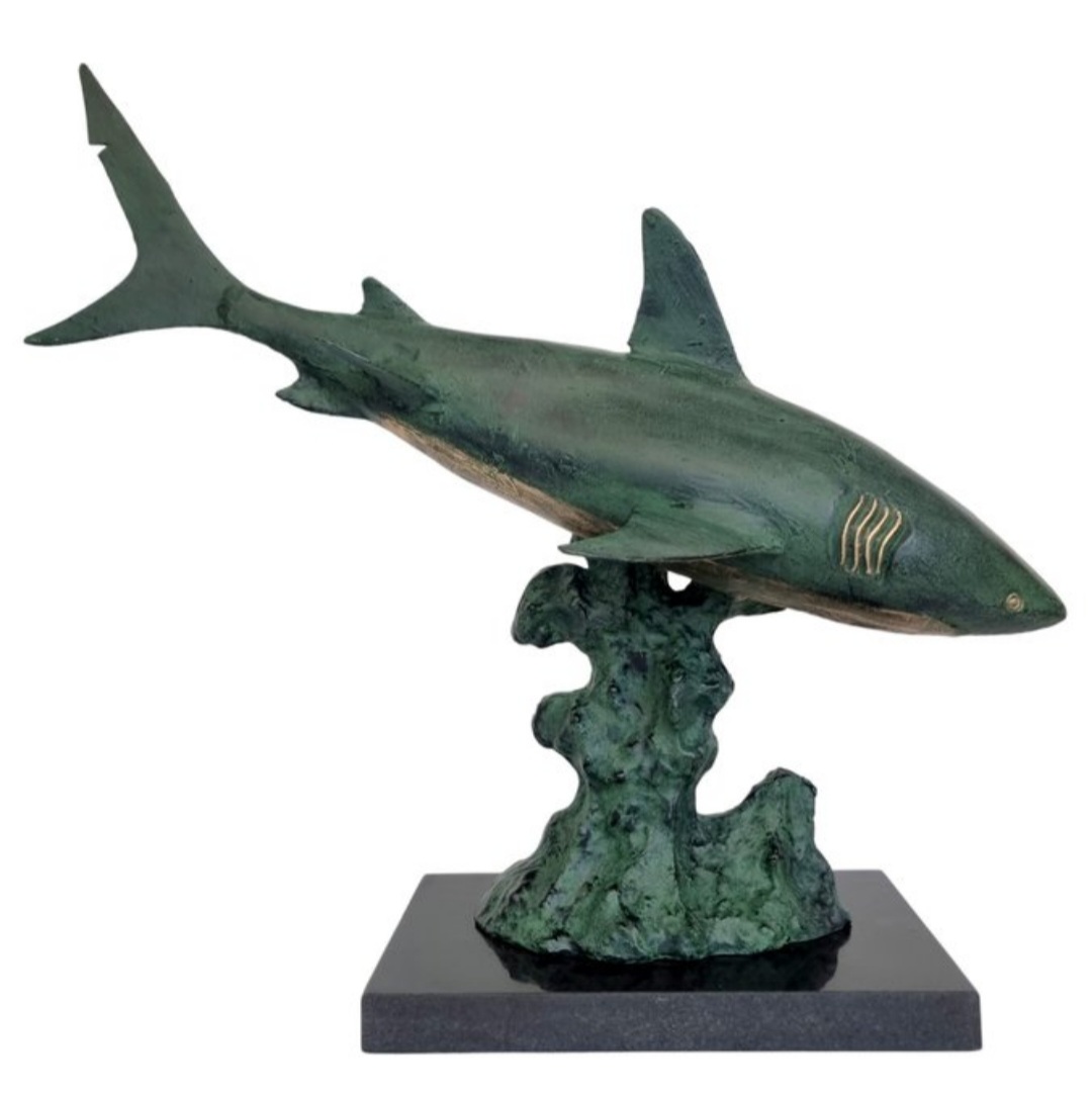 Hai aus Aluminium auf Marmor 60 cm