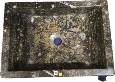 Braunes fossiles Waschbecken