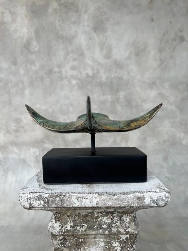 Mantarochen (40 cm) aus Bronze mit Patina auf Sockel