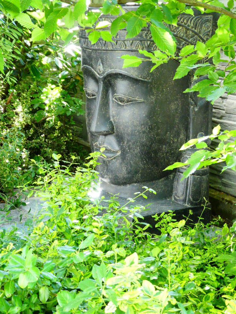 Buddhabrunnen im Garten