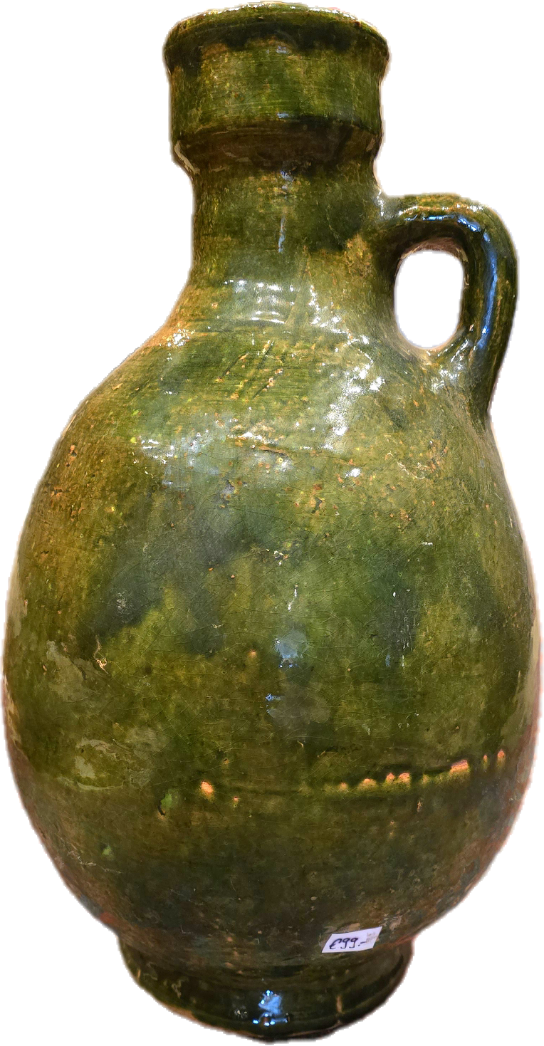 Grüner, bauchiger Krug mit schmalem Hals und seitlichem Henkel.