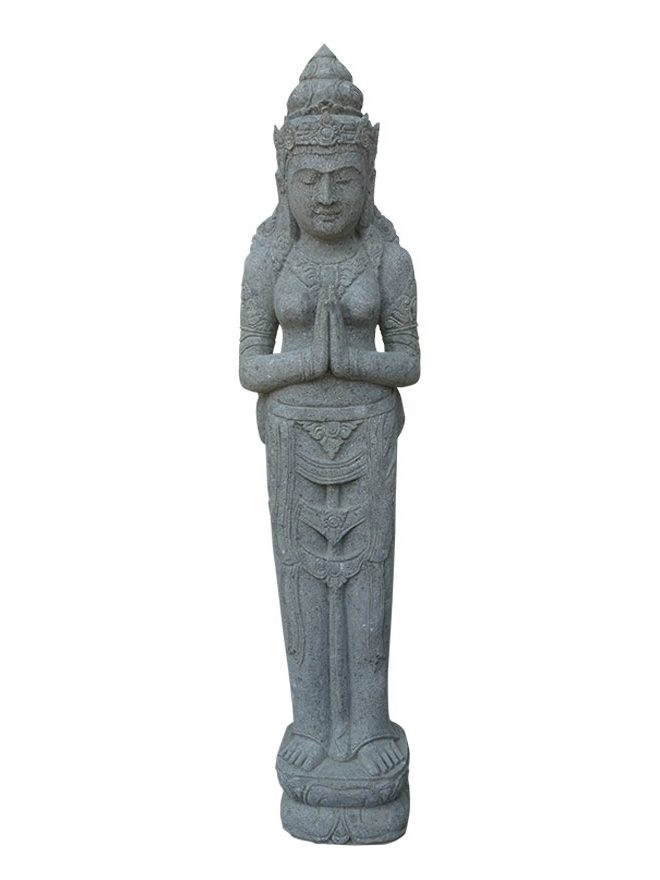 Steinerne Buddha-Statue, aufrecht stehend, Hände in der Rad der Lehrehaltung.