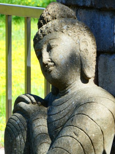 Relaxing Buddha von hand gefertigt