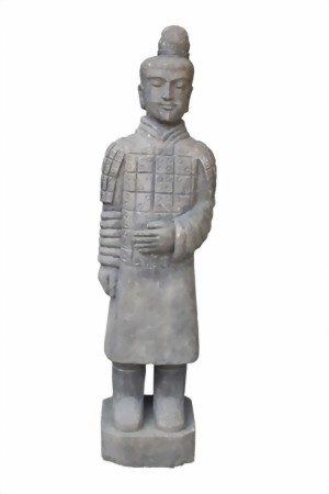Steinerne Buddha-Statue, aufrecht stehend, Hände in der Rad der Lehrehaltung.