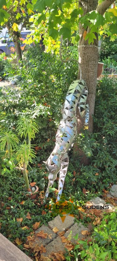 Leoparden Skulptur aus Eisen im Grün