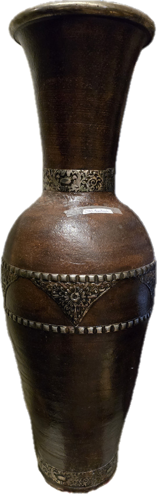 Braune, hohe Vase mit geschwungenem Hals und dekorativem Muster.