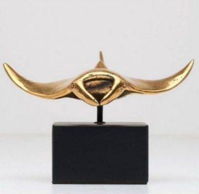 Mantarochen aus schwerer polierter Bronze auf Sockel